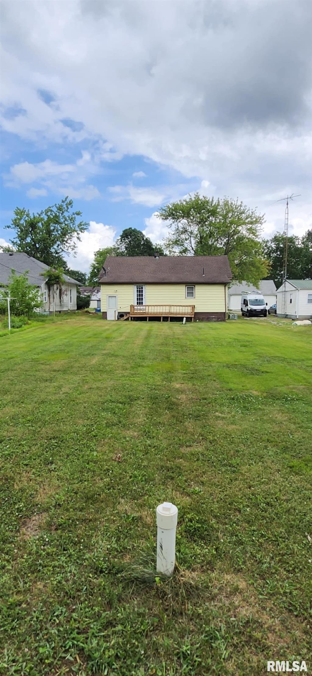 605 N Elm St, Sesser, IL 62884 - view of grassy yard featuring a deck