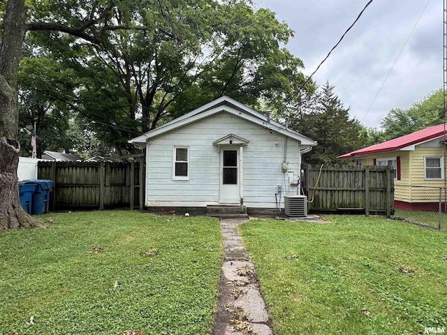 1307 S Maple St, Centralia, IL 62801 - back of house featuring a fenced backyard