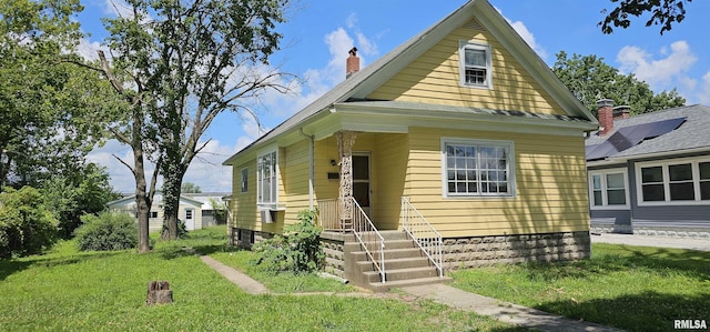 232 N James Ave, Centralia, IL 62801 - view of front of house with a front lawn and a chimney