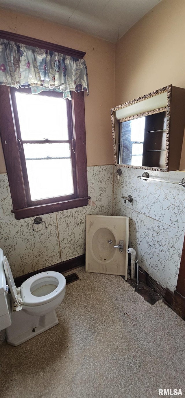 232 N James Ave, Centralia, IL 62801 - bathroom with wallpapered walls and wainscoting