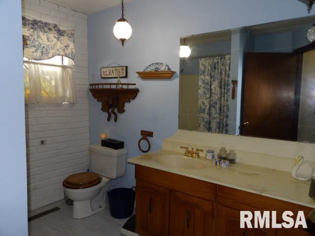 600 Panama St, Eldorado, IL 62930 - photo 20