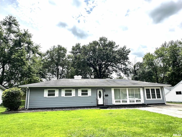 6 Charles Dr, Centralia, IL 62801 - ranch-style house featuring a front yard and a chimney