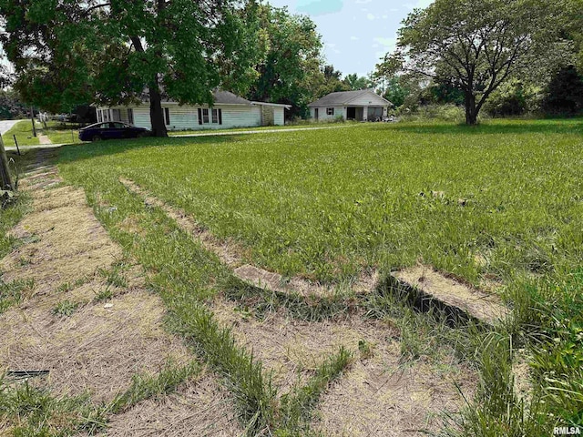301 N Chestnut St, Christopher, IL 62822 - photo 10