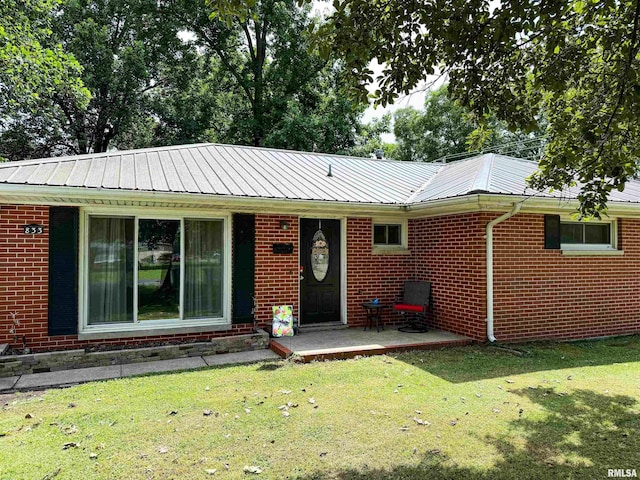 833 W 4th St, Flora, IL 62839 - photo 1