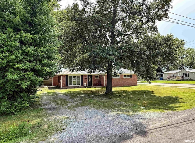 833 W 4th St, Flora, IL 62839 - photo 36