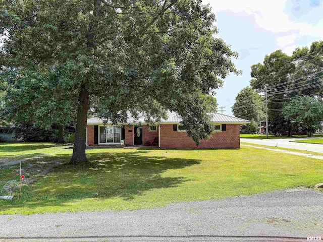 833 W 4th St, Flora, IL 62839 - photo 37
