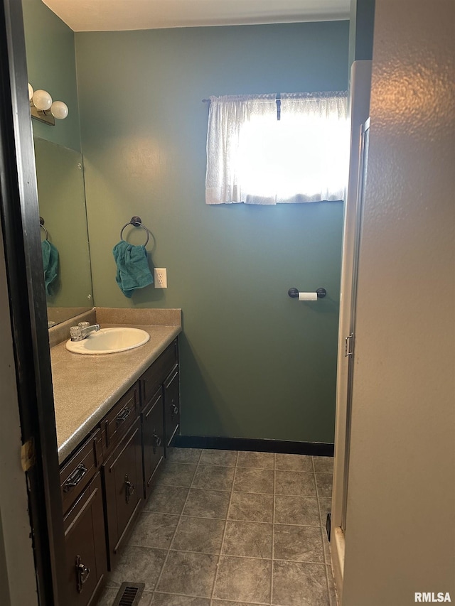 728 E 4th St, Flora, IL 62839 - photo 13
