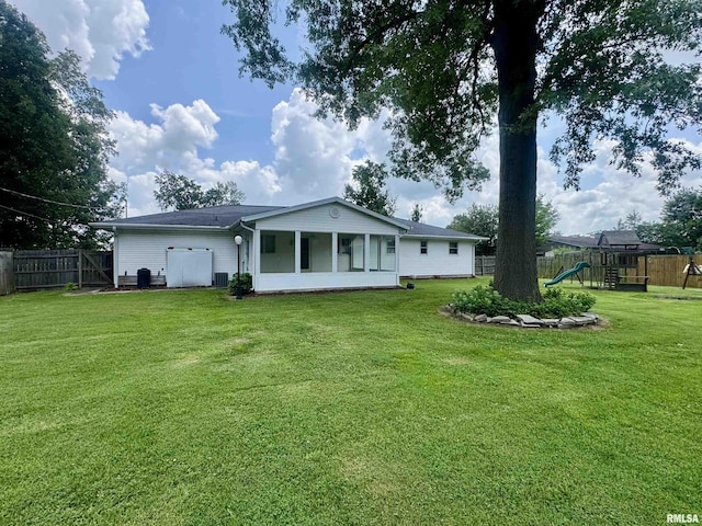 11 W Oak Park St, Centralia, IL 62801 - photo 2