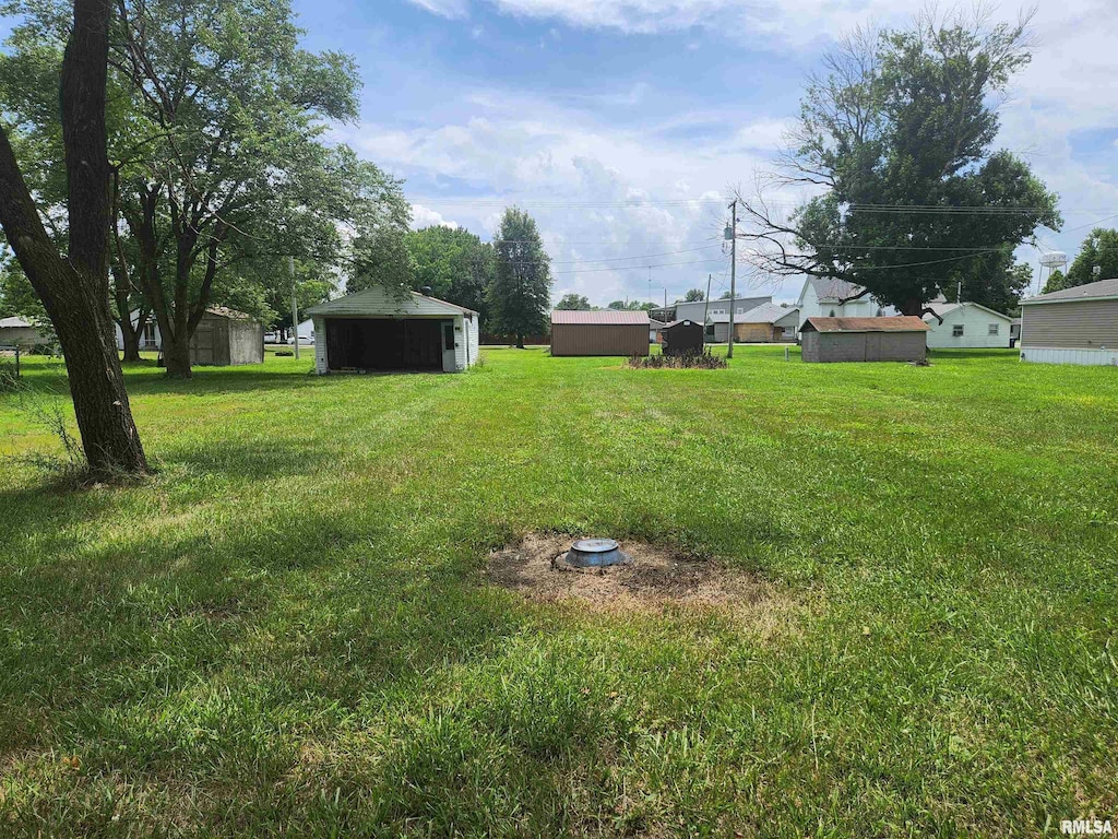 105 W 1st St, Ina, IL 62846 - photo 1