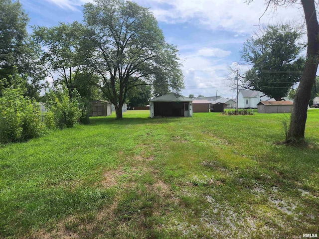 105 W 1st St, Ina, IL 62846 - photo 2