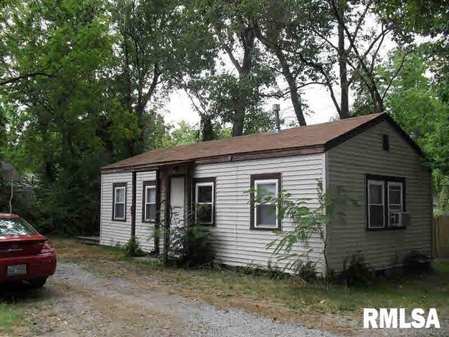 607 N Almond St Front House, Front House, Carbondale, IL 62901 - photo 3