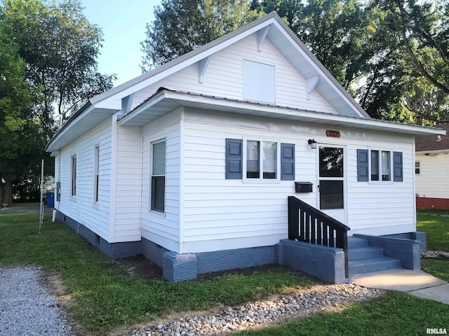 232 Flora Ave, Flora, IL 62839 - photo 1
