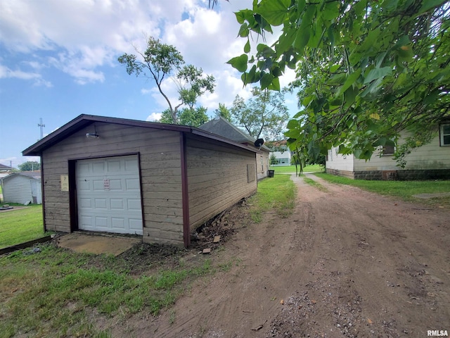 302 W Pecan St, Carbondale, IL 62901 - photo 2
