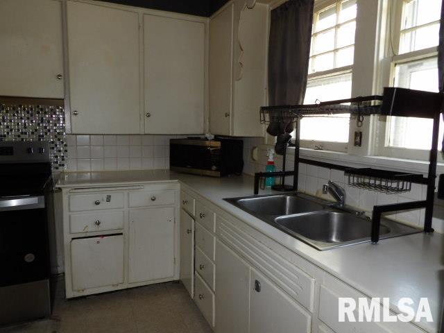210 W Lincoln St, Harrisburg, IL 62946 - photo 4