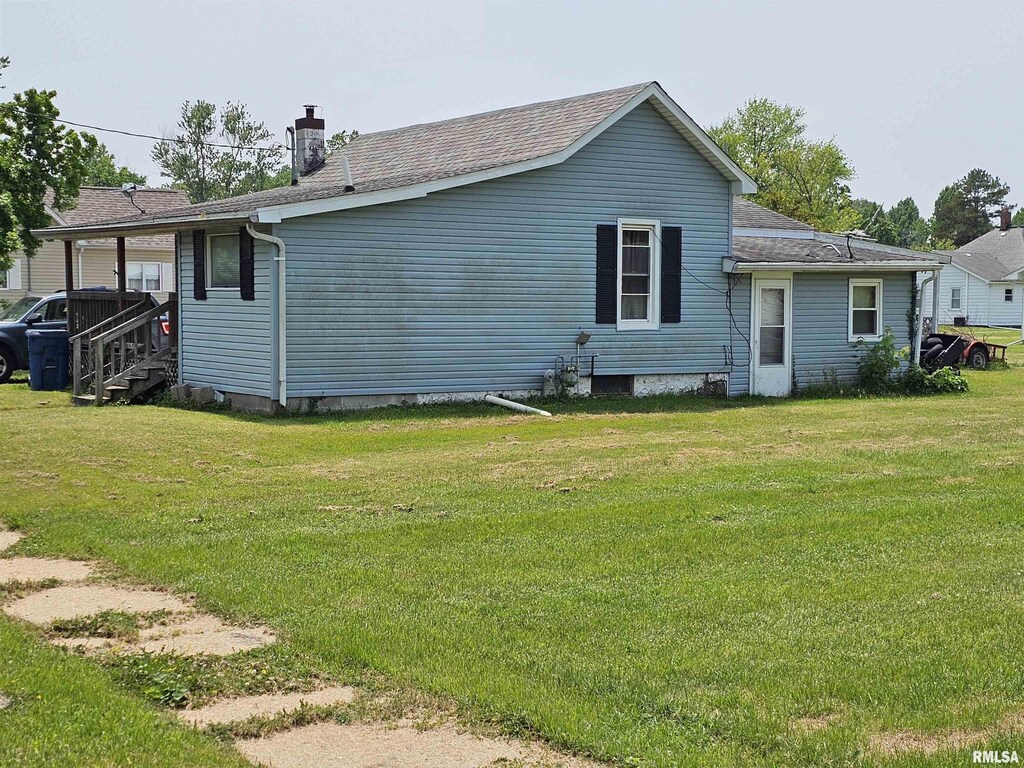 707 S Cockrum St, Sesser, IL 62884 - photo 2