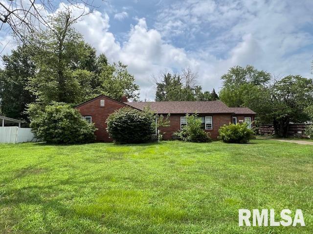 1403 W Hendrickson St, Marion, IL 62959 - photo 1