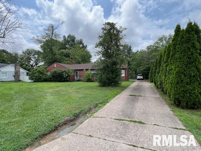 1403 W Hendrickson St, Marion, IL 62959 - photo 2