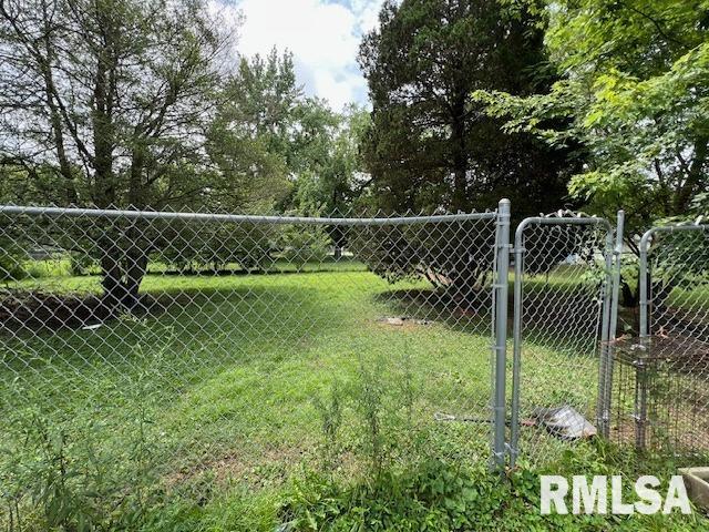 1403 W Hendrickson St, Marion, IL 62959 - photo 5