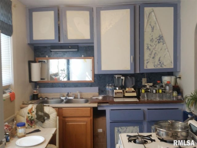 kitchen featuring sink