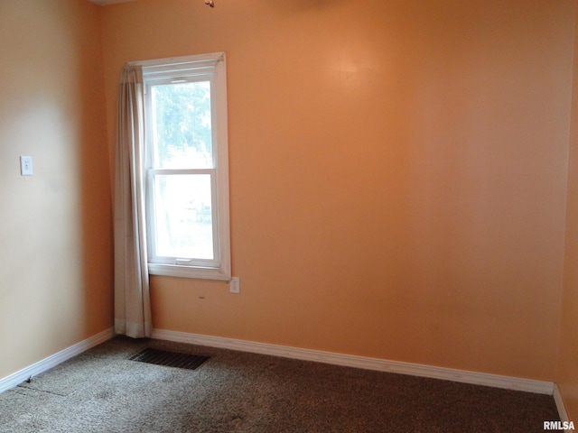 unfurnished room with carpet flooring