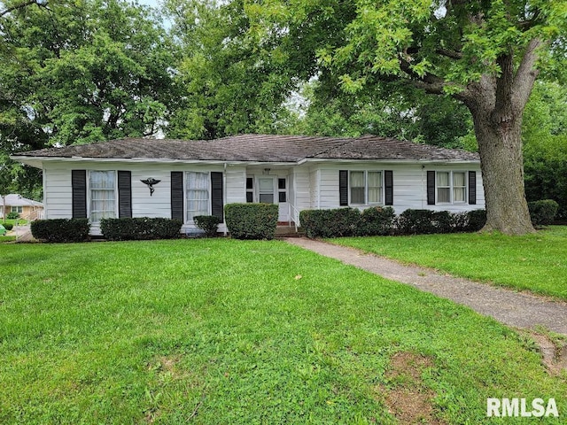 ranch-style house featuring a front lawn