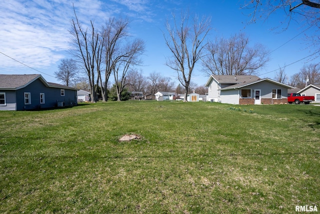 Listing photo 3 for 215 Baylor St, East Peoria IL 61611