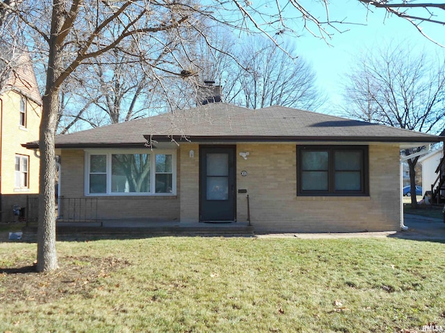 view of front of house with a front lawn