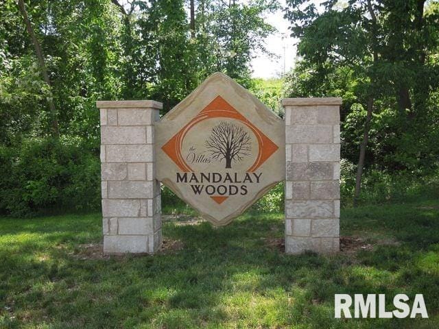 2631 W Woods Edge Dr, Peoria, IL 61614