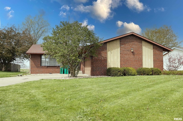 single story home with a front yard