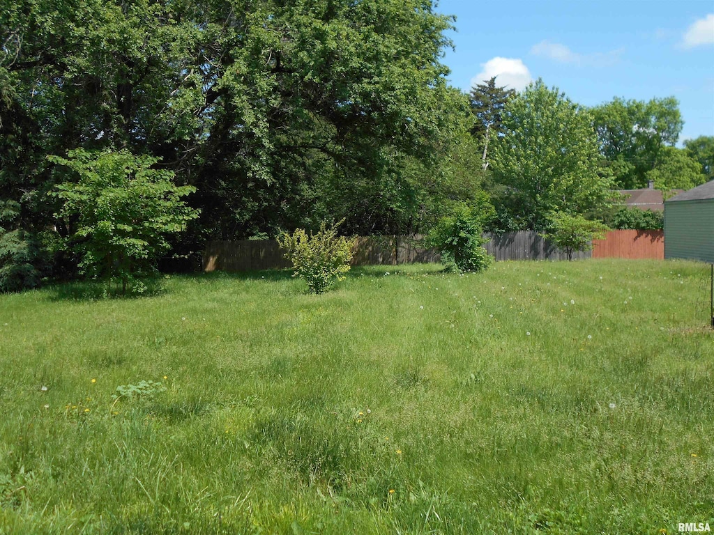 457 S Madison St, Macomb, IL 61455 - photo 1