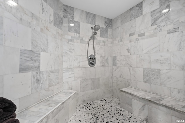 full bath with tiled shower