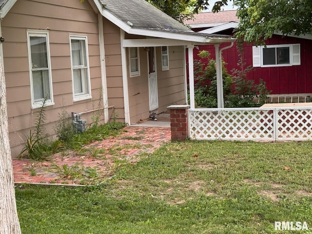 exterior space featuring a yard