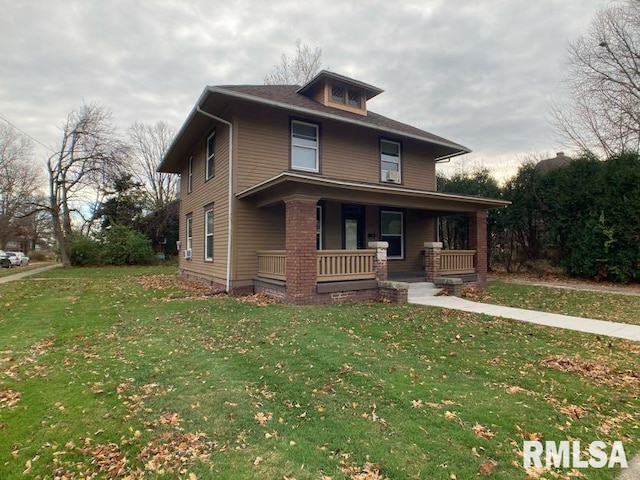 view of front of house with a front lawn and covered porch