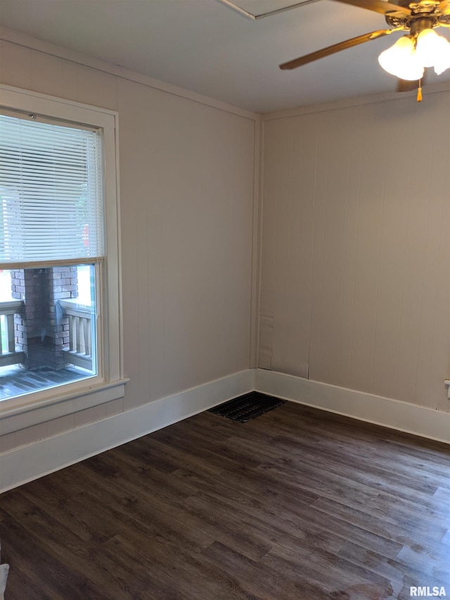 unfurnished room featuring dark wood-type flooring and ceiling fan