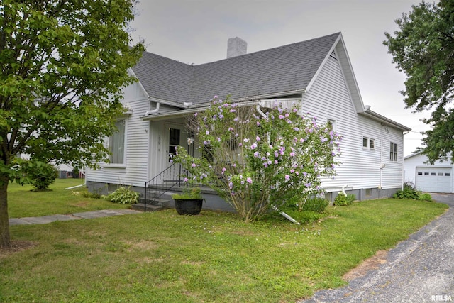 view of front of home featuring a front yard