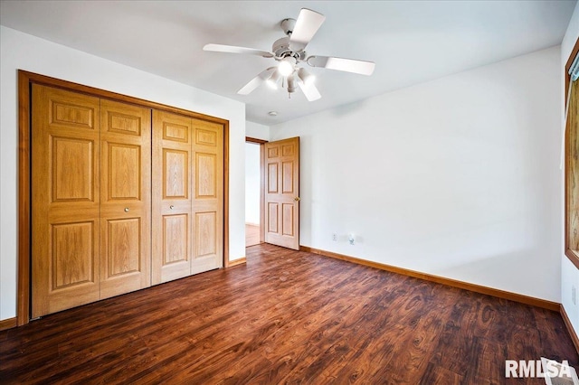 unfurnished bedroom featuring dark wood-type flooring, a closet, and ceiling fan