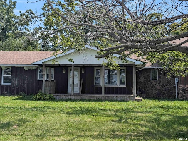 ranch-style home with a front lawn