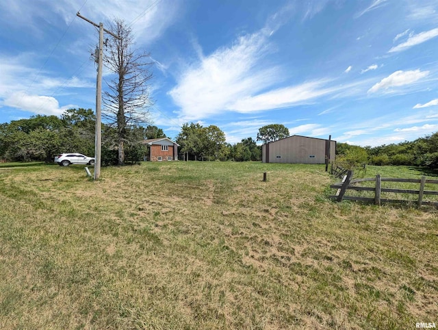 view of yard with an outbuilding