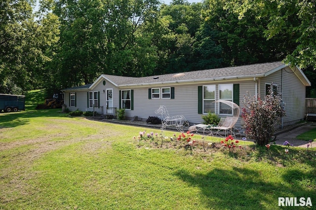 ranch-style house featuring a front yard