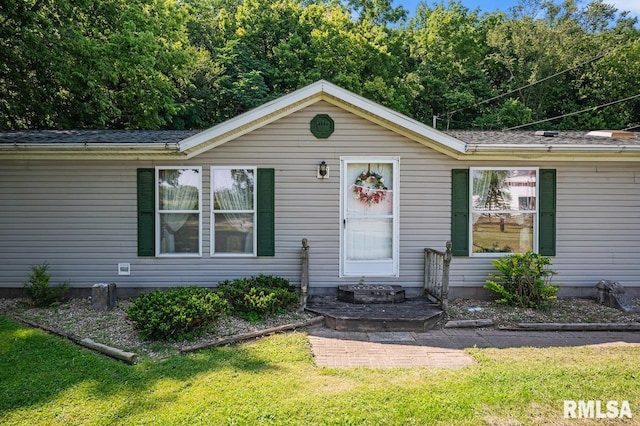 ranch-style home with a front lawn