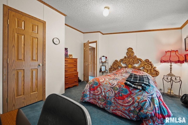 bedroom featuring crown molding, carpet flooring, and a textured ceiling