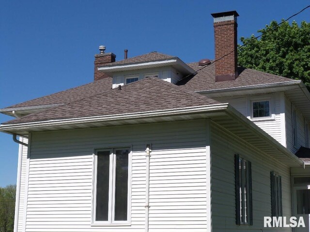 1201 Old Indiantown Rd, Henry, IL 61537 - american foursquare style home featuring a chimney and a front lawn