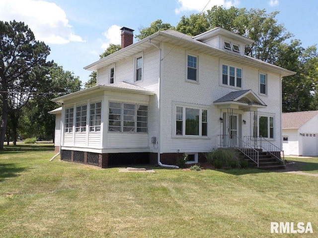 view of front of property featuring a front yard