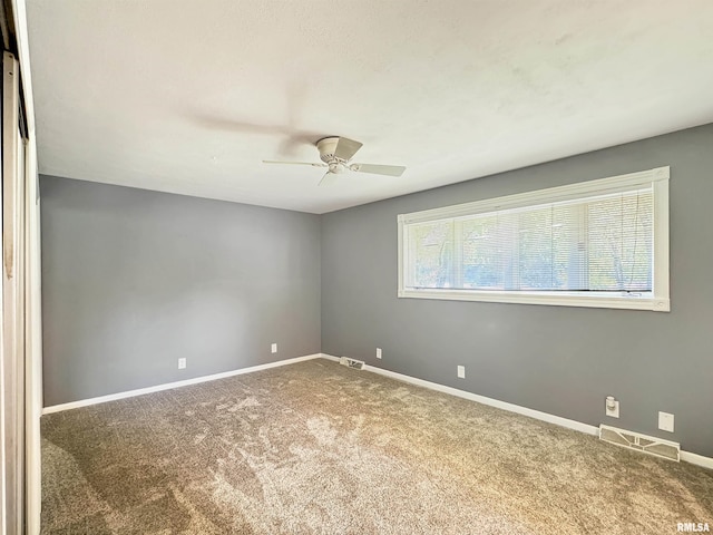 carpeted empty room featuring ceiling fan