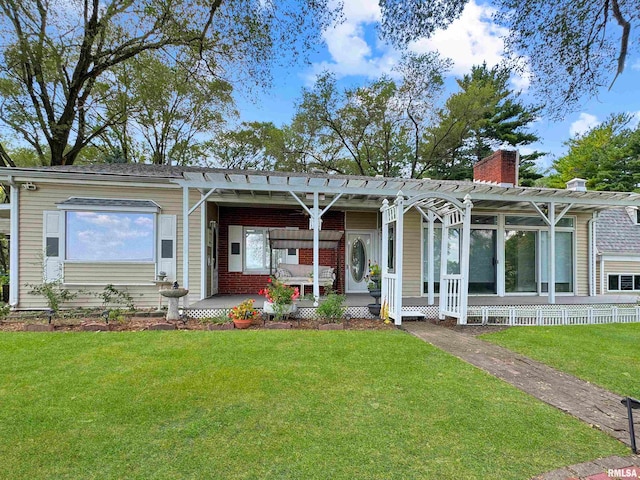 ranch-style home featuring covered porch and a front yard