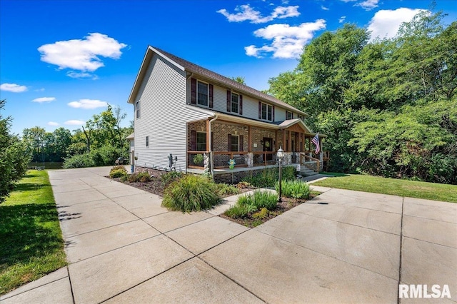 view of front of home featuring a front yard and covered porch