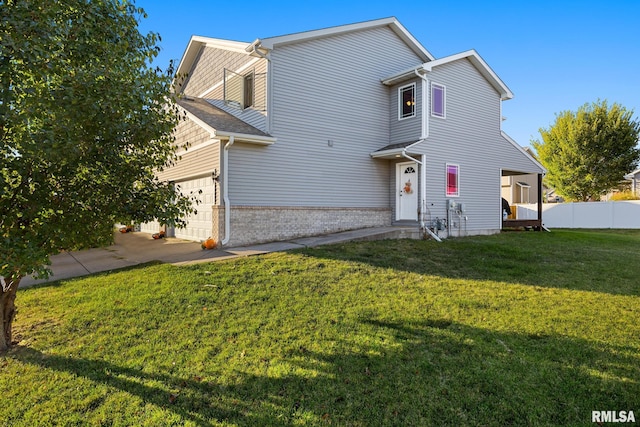 view of front of home with a front lawn and a garage