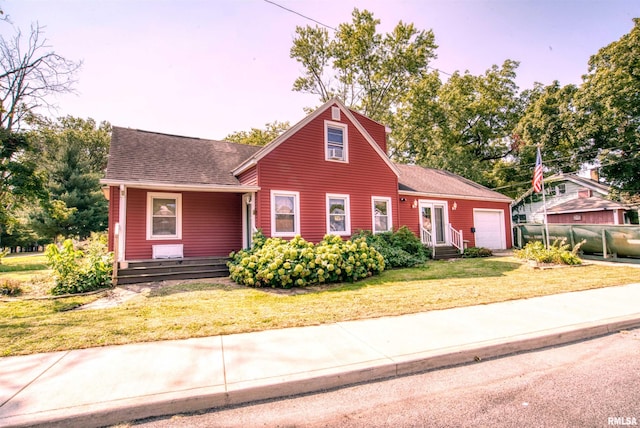 view of front of home featuring a lawn