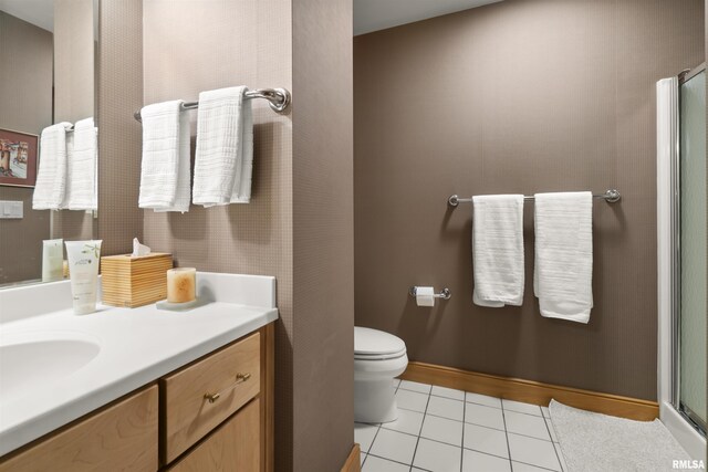 200 W Ravinwoods Rd, Peoria, IL 61615 - full bathroom featuring tile patterned flooring, vanity, toilet, a shower stall, and baseboards