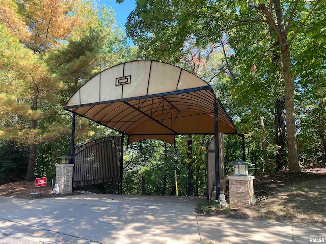 200 W Ravinwoods Rd, Peoria, IL 61615 - view of car parking